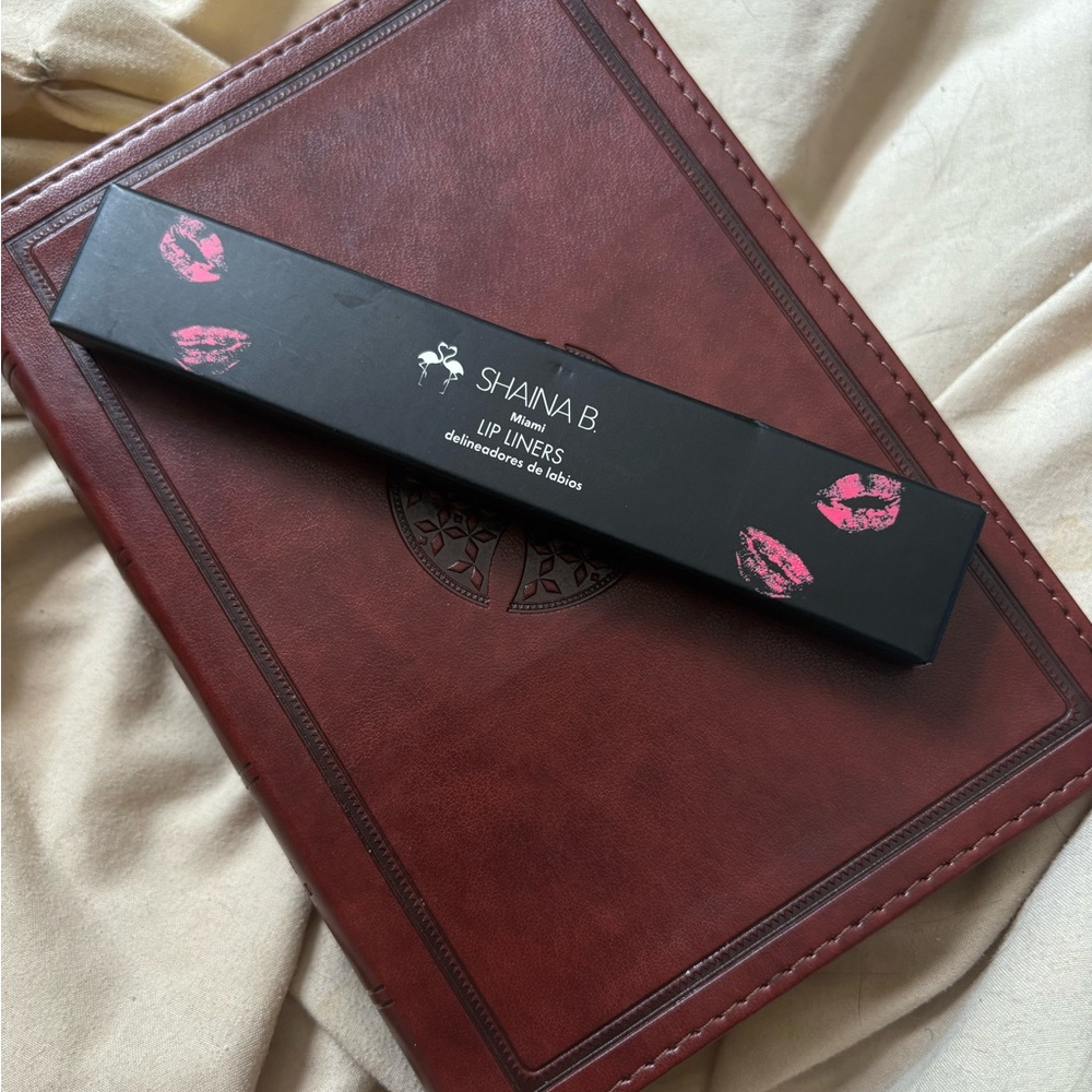 lip liners - Picture 2 of 3